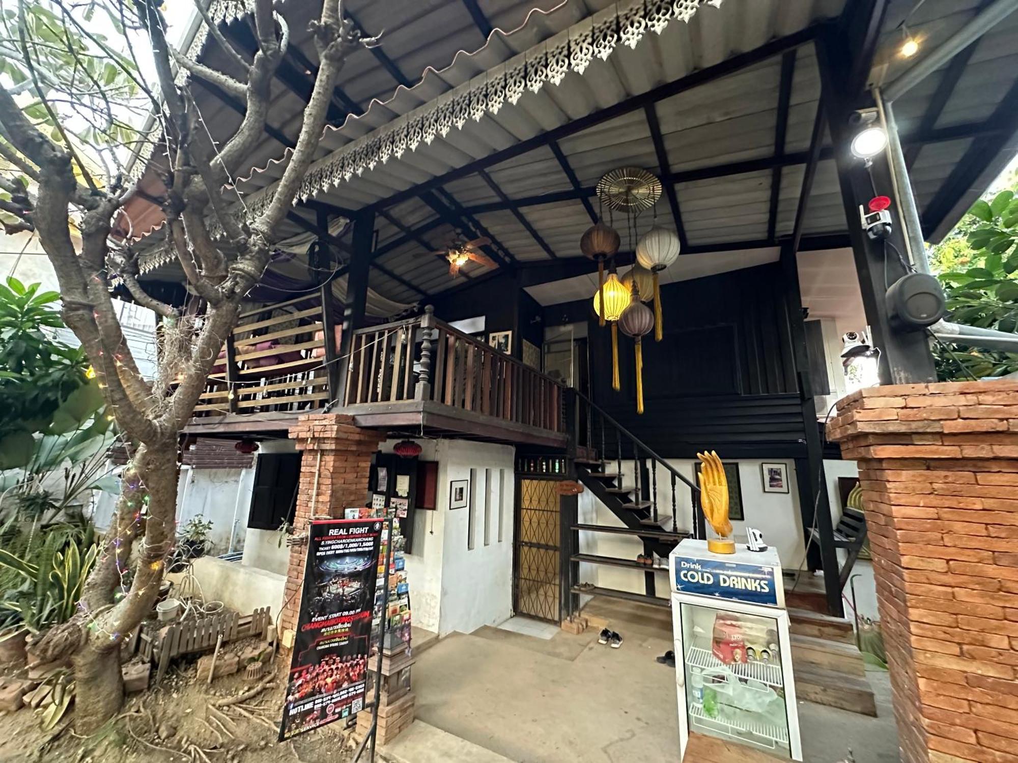 Ostello Nearthepark Boutique House Chiang Mai Esterno foto